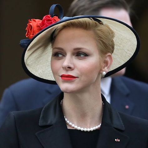 Princess Charlene wore a 1950s-inspired hat, perhaps a nod to her late mother-in-law, silver screen star Grace Kelly.  Photo: ERIC GAILLARD/AFP/Getty Images Charlene Monaco, Prins Albert, Date Night Hair, Princess Charlene Of Monaco, Prince Albert Of Monaco, Beatrice Borromeo, Monaco Royals, Night Hairstyles, Royal Beauty