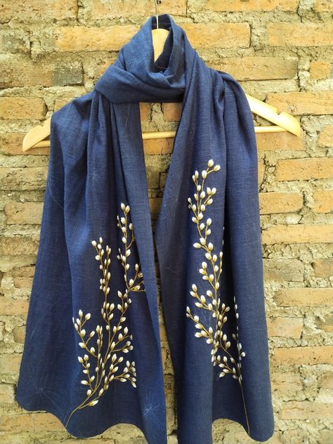 Embroidered Scarf Handmade, Duppattas Designs Ideas, Scarf Ideas, Simple Embroidery Designs, Embroidered Scarf, Sewing Tutorials Clothes, Simple Embroidery, Hand Embroidery Design Patterns, Hand Embroidery Design