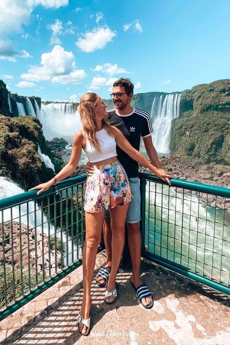 A couple stands in front of the Iguazu Falls in Brazil Niagara Waterfall, Niagara Falls Pictures, Niagara Falls Trip, Iguazu Falls, Best Photo Poses, Fall Travel, Fall Pictures, Fall Photos, Couple Posing