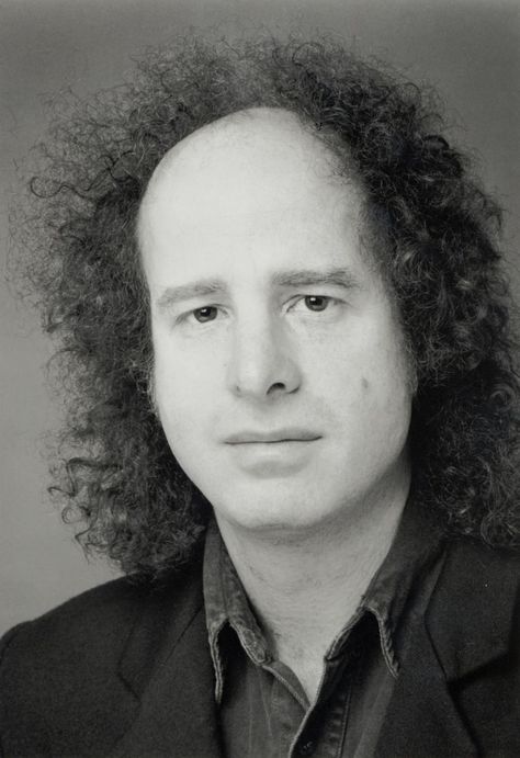 Steven Wright - (born December 6, 1955) is an Academy Award winning American comedian, actor and writer. He is known for his distinctly lethargic voice and slow, deadpan delivery of ironic, philosophical and sometimes nonsensical jokes, paraprosdokians, anti-humor, and one-liners with contrived situations. Funny Guys, Steven Wright, Apps Facebook, Young Celebrities, Awesome Sauce, I Like Him, Bad Memories, Stand Up Comedians, Stand Up Comedy