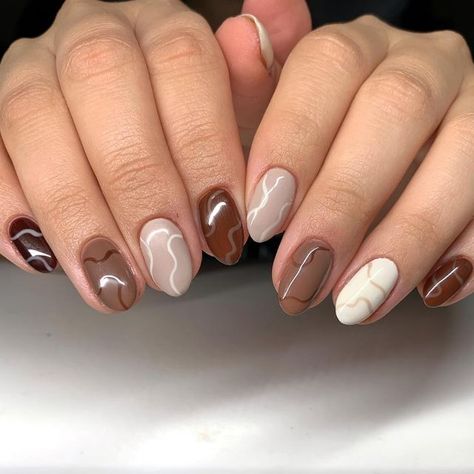 Hi my name is Tijana, I come from Serbia and I am a professional nail tehnician. It all startes out small but now I have my own small nails salon called 'Flawless'. The difference between me and others of my profession is that I can portray anything my clients want on their nails Autumn Minimalist Nails, Autumn Nails Minimalist, Minimalistic Fall Nails, Fall Luminary Nails, Fall Nail Designs Short Nails, Abstract Fall Nails, Thanksgiving Almond Nails, Brown Autumn Nails, Luminary Nails Design