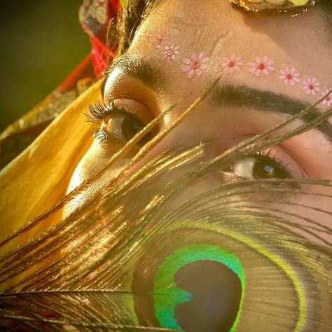 Janmashtami Photos, Radha Beauty, Indian Eyes, Aesthetic Profile Picture Cartoon Soft, Mallika Singh, Fire Image, Drawing People Faces, Smile Photography, Self Portrait Poses