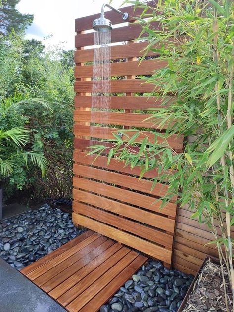 Outdoor Shower Diy, Outdoor Bathroom Design, Pool Shower, Mediterranean Plants, Garden Shower, Front Yard Landscaping Simple, Outdoor Bathrooms, Back Porch Ideas, Front House Landscaping