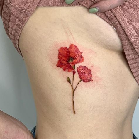 Ao’s Instagram photo: “Poppy flower …. 🤟🏽. #poppytattoo #poppy #poppyflower #poppyflowertattoo #ribcagetattoo #colour #colourtattoo #tattooforwomen” Blue Poppy Tattoo, Poppy Tattoo, Red Poppy Tattoo, Red Flower Tattoos, Poppy Flower Tattoo, Ribcage Tattoo, Stick N Poke Tattoo, Poppies Tattoo, Blue Poppy