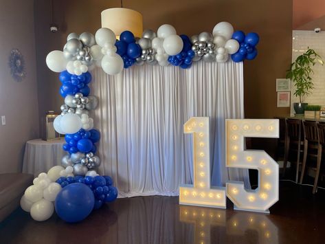 Blue Birthday Themes, Royal Blue Centerpieces, Blue Quinceanera Theme, 15th Birthday Decorations, Blue Sweet 16, Sweet 15 Party Ideas Quinceanera, Silver Party Decorations, Sweet 16 Party Decorations, White Party Decorations