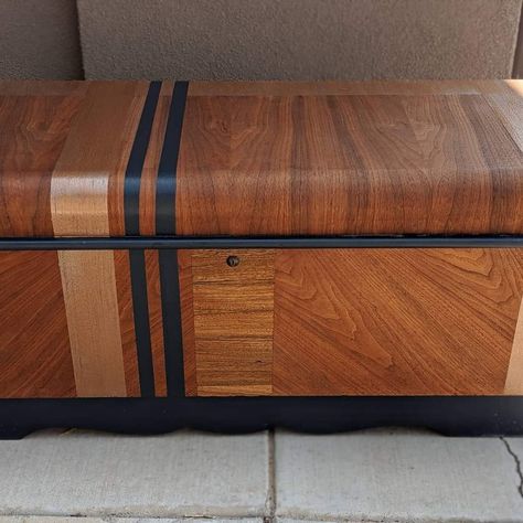 Upcycled Cedar Chest, Cedar Chest Redo, Redoing Furniture, Shipping Furniture, Trunk Ideas, Chest Makeover, Furniture Makeover Inspiration, Painted Kitchen Tables, Furniture Colors