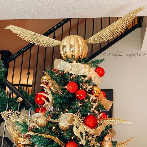 Hogwarts Themed Christmas, Harry Potter Christmas Topper, Harry Potter Christmas Tree Topper, Christmas Tree Ideas Harry Potter, Mini Harry Potter Christmas Tree, Harry Potter Inspired Christmas Tree, Gryffindor Christmas Tree, Harry Potter Theme Christmas Tree, Harry Potter Xmas Tree