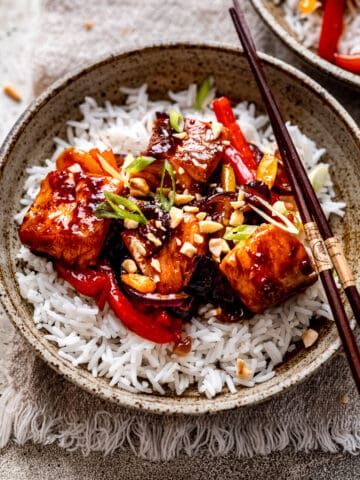 Fried Salmon Recipes, Curry Salmon, Salmon Stir Fry, Veggies And Rice, Homemade Stir Fry Sauce, Salmon Soy Sauce, Pan Fried Salmon, Marinated Salmon, Asian Sauce