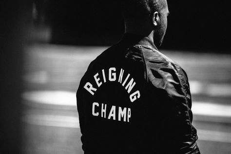 Reigning Champ's delivers an easy transition into the fall with its upcoming Classic collection. Sport Graphics, Running Wear, Reigning Champ, New Mens Fashion, Clothing Streetwear, Fashion Catalogue, A Gym, Classic Collection, Global Fashion