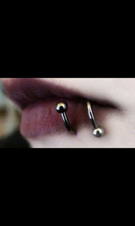 Spider bites Spider Bites Piercing Aesthetic, Spider Bites Piercing, Future Manifestation, Spiderbite Piercings, Pretty Piercings, Lip Piercing Ring, Spider Bite Piercing, Grunge Tattoo, Spider Bites