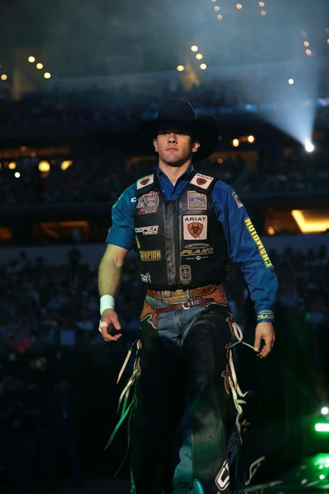 Jb Mauney, Pbr Bull Riders, Pbr Bull Riding, Cowboy Photography, Professional Bull Riders, Rodeo Time, Rodeo Cowboys, Cowboy Aesthetic, Scott Eastwood