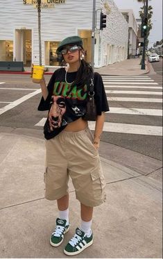 Summer 2000 Outfits, 2000 Outfits, Pakaian Hipster, Baggy Outfit Ideas, Slippers Outfit, Classic Outfits For Women, Boyish Outfits, Outfits Shorts, Edgy Streetwear