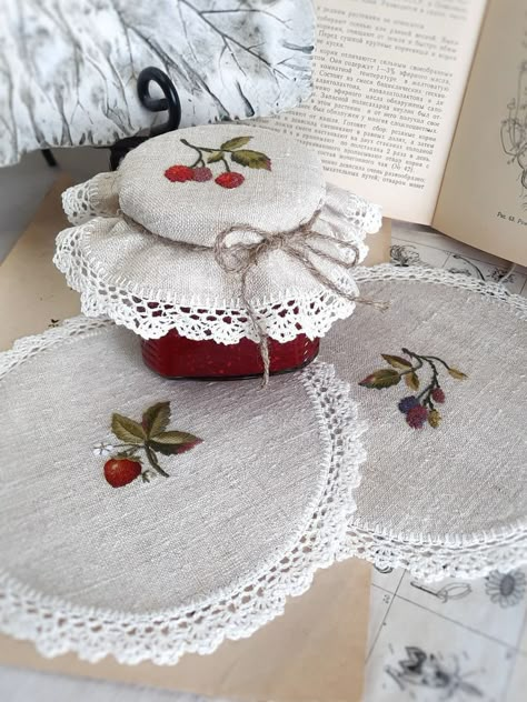 Fairycore Embroidery, Embroidery Cottagecore, Crochet Room Decor Cottage Core, Cottagecore Sewing, Embroidery Designs Cottagecore, Embroidery Projects Ideas, Cottagecore Embroidery, Cottage Garden Embroidery, Hand Embroidery Projects