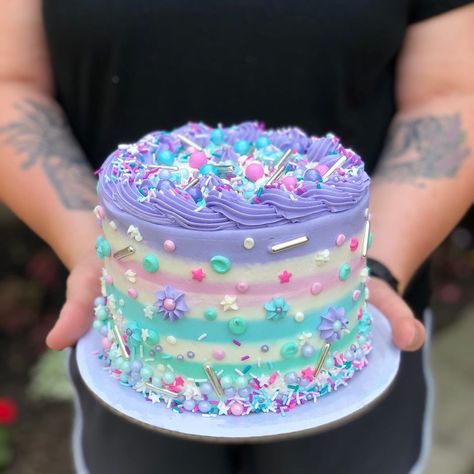 Cake With Sprinkles, Frosting Buttercream, Candy Birthday Cakes, Fancy Sprinkles, Pastel Cupcakes, Cream Cookies, Cupcake Cake Designs, Creative Cake Decorating, Beautiful Birthday Cakes