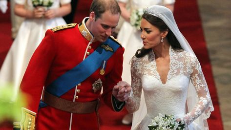 Burning question Kate asked Prince William just moments after they tied the knot Alexander Mcqueen Wedding Dresses, Before Getting Married, Herzogin Von Cambridge, Prince William Et Kate, Prins William, Prince William And Kate Middleton, Reine Elizabeth Ii, Reine Elizabeth, Live Together