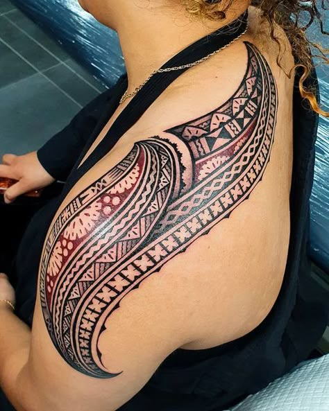 Afro Polynesian, Fiji Tattoo Women, Fiji Tattoo Design, Women Samoan Tattoo, Fijian Back Tattoo Women, Cook Island Tattoo, Fijian Tattoo Women, Fijian Masi Tattoo, Womens Polynesian Tattoo