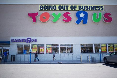 With Toys 'R' Us Gone, Who Will Sell Toys This Christmas? l Forbes l #holidaygifts2018 Toys R Us Store, Detroit History, Toy Catalogs, The Toys, Babies R Us, Lost Money, Going Out Of Business, Asset Management, Retro Toys