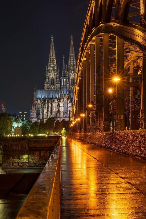 Goth Architecture, Bike Sketch, Koln, Couples Poses For Pictures, Green Juice, Poses For Pictures, Phone Backgrounds, Couple Posing, Cologne Cathedral