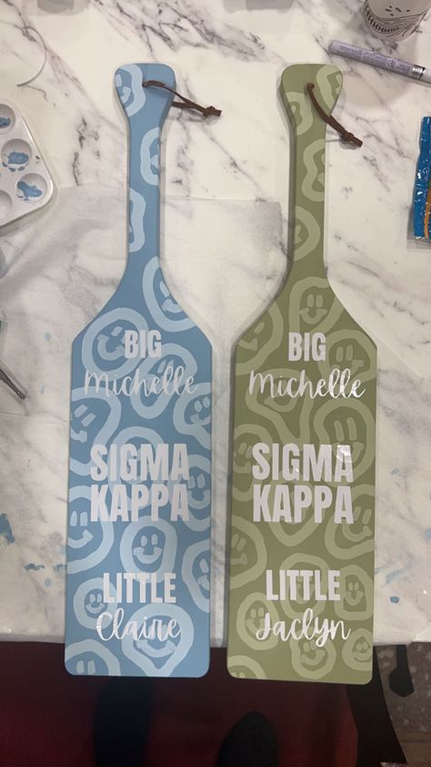 Sage Green Paddle Sorority, Big Lil Paddles Ideas, Painted Sorority Paddle, Paddles For Sorority, Sigma Kappa Paddle Ideas, Greek Paddles Sorority Ideas, Simple Sorority Paddles, Big Little Sorority Paddles, Paddle Sorority Ideas