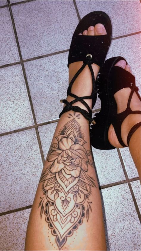 Ankle Shin Tattoos For Women, Women’s Shin Tattoo, Shin Tattoos For Women Mandala, Tattoo Tibia, Woman Leg Tattoo, Shin Tattoo, Simple Tattoos For Women, Animal Tattoo Ideas, Hand And Finger Tattoos