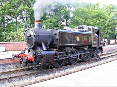 1501 GWR 15xx Bluebell Railway Gala Bluebell Railway, Great Western Railway, Steam Engine Trains, Steam Railway, British Railways, Railway Museum, British Rail, Trainspotting, Steam Engines