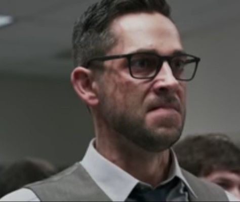 Office Uprising, Zachary Levi, Pretty People