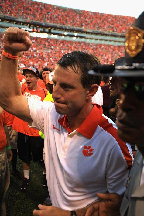 ♥ Coach Dabo Sweeney Dabo Swinney, Tiger Blood, Clemson Tigers Football, Clemson Fans, Football Pics, Orange Blood, Clemson Football, Tiger Love, Tiger Football