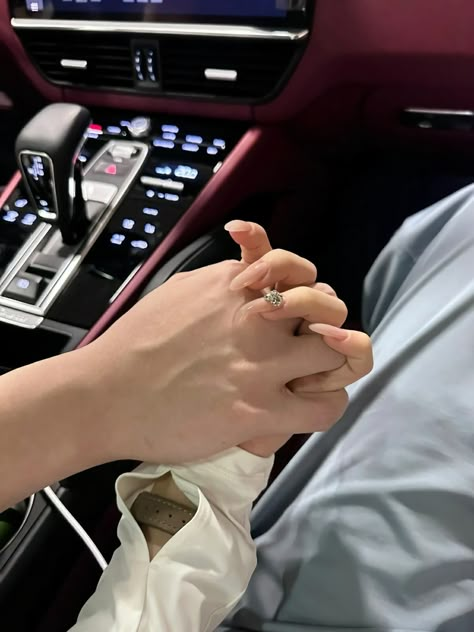 Ulzzang Couple In Car, Photo Boy And Girlfriend, Fake Boyfriend Video Call, Couple In Car, Girls Holding Hands, Paris Travel Photography, Dream Cars Mercedes, Boyfriend Video, Spoiled Brat