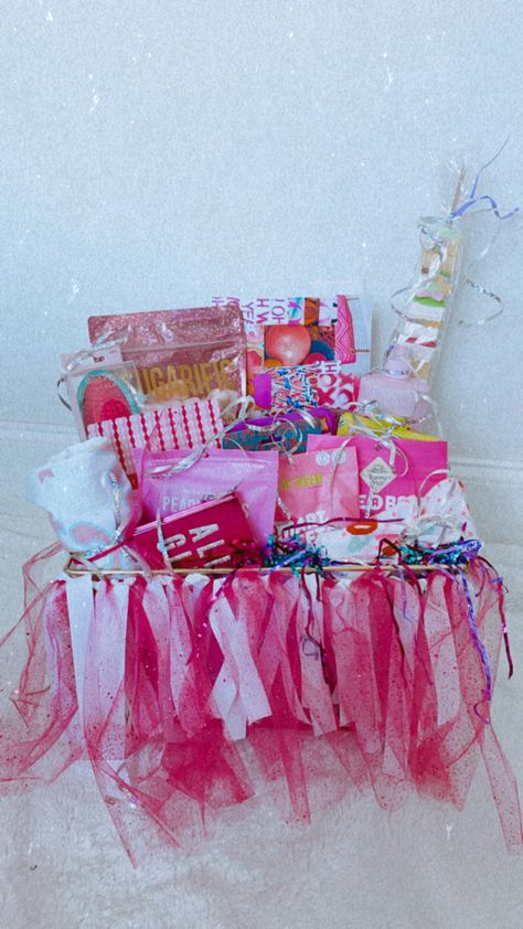 Sorority Big Sister Gifts Ideas, Big Little Date Ideas, Bid Day Baskets, Pink Big Little Basket, Big Baskets Sorority, Cute Big Little Baskets, Phi Mu Big Little Baskets, Big Little Door Decorations, Big Little Gifts Basket