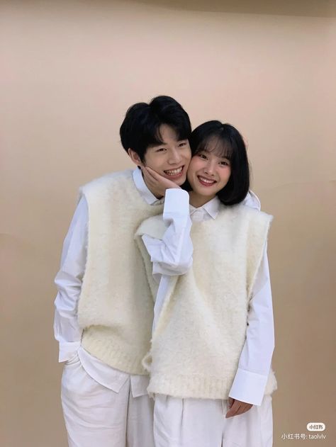 Couple Poses Reference Studio, Couple Poses For Self Studio, Couple Posing Ideas Studio, Couple Pose Studio Photo Ideas, Couple Photostudio Poses, Signature Pose Ideas, Self Shoot Studio Poses Couple Cute, Photo Studio Couple Pose, Korean Self Photo Studio Pose Couple