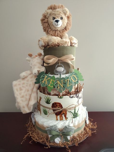 Safari baby shower centerpiece gift. Visit my Facebook page for more pictures and orders. Includes 75 diapers! https://m.facebook.com/adorablegifts Safari Diaper Cake Boy, Creative Diaper Cakes, Lion King Diaper Cake, Lion Baby Shower Theme, Safari Diaper Cake, Chanel Baby Shower, Safari Baby Shower Boy, Baby Shower Jungle, Jungle Thema