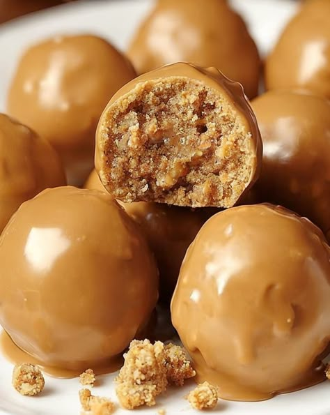 Irresistible Butterfinger Balls: A quick, no-bake treat packed with rich chocolate and crunchy Butterfinger candy. Perfect for parties or gifting! #Dessert #NoBake #Chocolate #Candy #PartyTreats Chocolate Covered Butterfinger Balls, New Years Truffles, Butterfinger Candy Recipe, Butterfingers Balls, Butterfinger Balls Recipe, Butterfinger Desserts, Chocolatier Recipes, Christmas Munchies, Butterfinger Balls