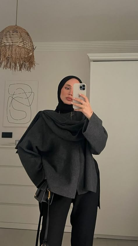 #modestwear #modestwear #modestwearinspiration #modestinspiration #hijabi #hijabiinspiration #outfit #outfitinspo #outfitinspiration Winter Modest Outfits, Modest Winter Outfits, Winter Hijab, Hijab Fits, Estilo Hijab, Modest Casual Outfits, Hijabi Fits, Hijabi Outfit, Muslim Outfits Casual