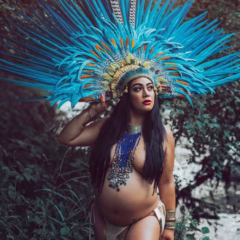 Final pictures of my Aztec Maternity Shoot ! 37weeks - Glow Community Aztec Photoshoot, Maternity Pin Up, Maternity Shoot Outfit, Photoshoot Pregnancy, Maternity Studio Photoshoot, Styled Photoshoot, Maternity Photoshoot Outfits, Baby Bump Photos, Maternity Studio