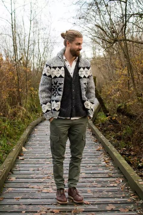 Mens Cowichan Sweater, German Mens Fashion, Cottage Core Fashion Men, Mens Cottagecore, Grunge Outfits Boys, Indie Men, Cottage Core Outfit, Guys Style, Bohemian Men