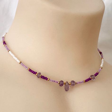 Y2k Bead Jewelry, Choker Necklace Beaded, Crystal Necklace Beads, Crystal Bead Necklace Ideas, Amethyst Beaded Necklace, Crystal Beads Necklace Design, Choker Necklace Beads, Y2k Beaded Necklace, Purple Beaded Jewelry