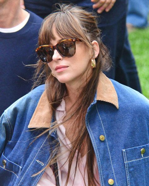 — 📸 #NEW: Dakota attends the 50th Telluride Film Festival to promote her upcoming movie ’Daddio’ in Colorado on September 2, 2023 Dakota… | Instagram Telluride Film Festival, Dakota Style, Dakota Johnson Style, Dakota Johnson, Look Chic, Outfits Casuales, Pretty Hairstyles, Hair Looks, Film Festival