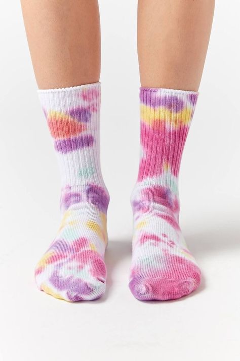 Socks Outfit, Tie Dye Party, Tie Dye Crafts, Tie Dye Socks, Diy Tie, Tie Dye Fashion, Bleach Tie Dye, Stylish Socks, Tie Dye Diy