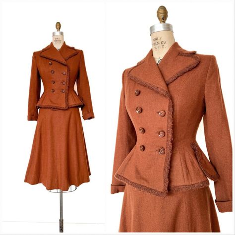 An Utterly Adorable Vintage Skirt Suit From The 1940s! Super Soft Wool Flannel In The Prettiest Shade Of Deep, Mottled Orange. Perfectly Fitted Double Breasted Jacket With Nipped In Waist And Peplum Detail. Wide Notched Collar And Turn Back Cuffs; Edges Trimmed In Brown Wool. Fully Lined. Beautiful Gored Skirt With Metal Side Zipper And Button Closure. Unlined. Labeled Utah Tailoring Mills, Ogden, Utah, Made Out Of 100% Virgin Wool From Forstmann So You Know It’s Good. Good Condition-There Are A Handful Of Moth Holes And A Couple Grazes Mostly On Jacket. Jacket 21” Long 34” Bust 26” Waist 15” Shoulder Seam To Seam 22” Sleeves Skirt 29” Long 24” Waist (Can Move Button To 1940s Winter Fashion, 1940 Clothing, 40s Outfits, Forties Fashion, Vintage Skirt Suit, 1940s Outfits, Lace Costume, Ogden Utah, Gored Skirt