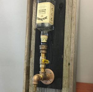 The Best Homemade Liquor Dispenser - SirMixABot Liquor Dispenser Diy, Diy Liquor, Whisky Spender, Whiskey Dispenser, Dispenser Diy, Homemade Liquor, Power Tool Storage, Liquor Dispenser, Pallet Decorations