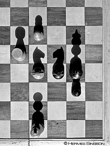 Pictures Of Shadows, Use Of Value In Photography, Light And Shadow Photography Photo Ideas, Chess Photography Inspiration, Black And White Object Photography, Light And Shade Photography, Light And Dark Photography, Shadow Photography Ideas, Shadows In Photography