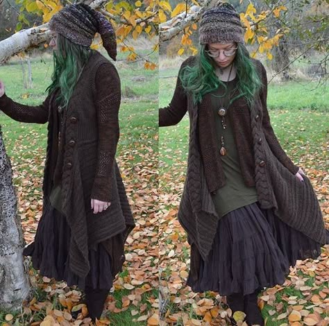 Tattered Sweater Outfit, Dark Mori Fashion Plus Size, Dark Mori Kei Fashion, Woodland Goth Outfits, Winter Witchy Outfits, Winter Witch Outfit, Cold Weather Outfits Grunge, Dark Mori Witch, Dark Mori Kei