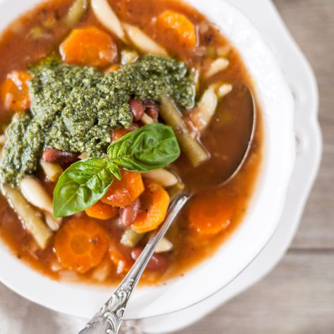 Minestrone with Pesto: A Recipe Made in Genoa Pesto Soup, Food Swaps, Italian Dinner Recipes, Stanley Tucci, Food Swap, Italian Dinner, Vegetable Seasoning, Idee Pasto Sano, Minestrone