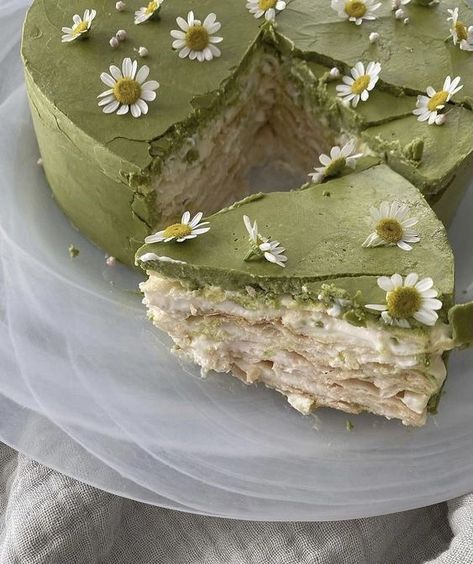 Mint Aesthetic, Mint Green Aesthetic, Green Cake, Greens Recipe, Matcha Latte, Pretty Green, Pretty Cakes, Cute Cakes, Green Aesthetic