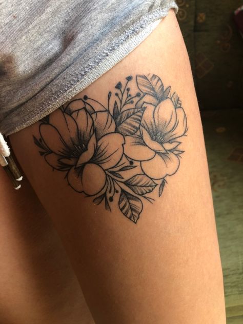 Small Quad Tattoos Women, Flower Tattoo On Chest Female, 3 Flower Tattoo, Above Elbow Tattoos For Women, Sinister Tattoos, Thigh Tats, Adorable Tattoos, Tatu Baby, Flower Leg Tattoos