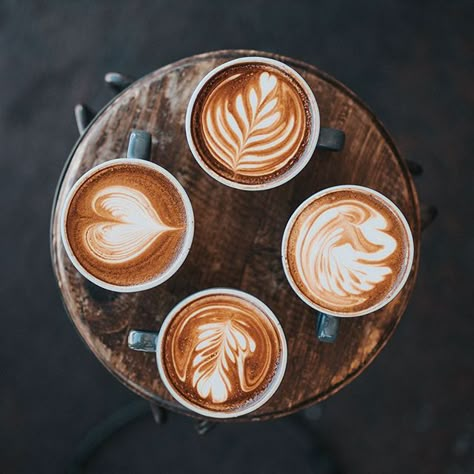 Impress your guests this holiday season. Learn the basics of what you need to know to get started pouring latte art with our resident expert, Todd Arte Del Cappuccino, Coffee Latte Art, Cups Of Coffee, Art Basics, Coffee Photography, Coffee Is Life, Coffee Creamer, Coffee Latte, Latte Art