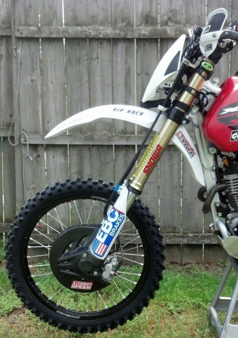 Dirt Bike Pictures, Honda Xr400, Honda Dirt Bike, Bike Hacks, Bike Pictures, Crotch Rocket, Enduro Motorcycle, Off Road Motorcycle, Dual Sport