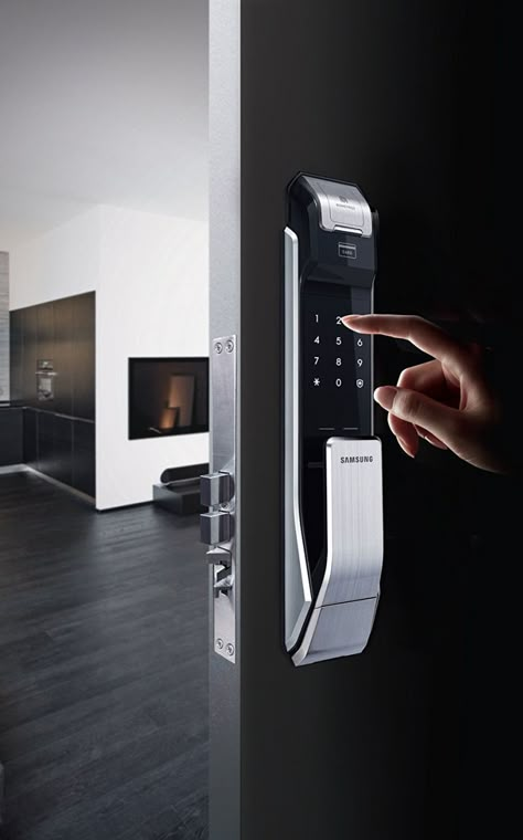 The Best Smart Locks – And Why You Might Need One Biometric Door Lock, Smart Home Ideas, Digital Door Lock, Smart House, Wireless Home Security Systems, Smart Home Gadgets, Wireless Home Security, Interior Minimalista, Smart Door Locks