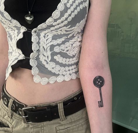 so cute and awesome Key Tattoo Aesthetic, Tiny Key Tattoo, Key Minimalist Tattoo, Coraline Button Tattoo, Coraline Key Tattoo Ideas, Coraline Key Tattoo, Key From Coraline, Coraline Key, Coraline Tattoo