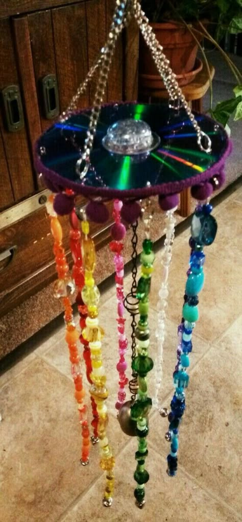 Witchy Lounge Room, Diy Hippie Decor, Magick Crafts, Hippie Diy, Hippie Crafts, Light Catchers, Ladies Lounge, Diy Suncatchers, Wiccan Crafts